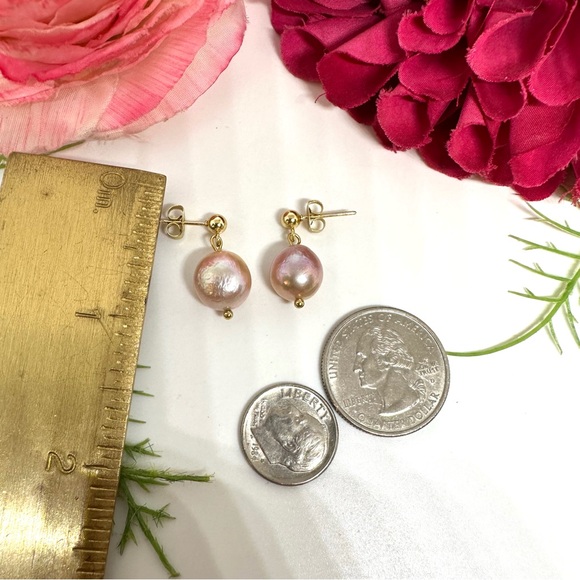 NEW⚜️ Baroque Pink Pearl Earrings - Picture 5 of 6
